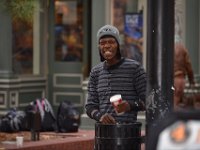 street people  hab ein Getränk gefunden na und