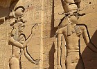 Philea Tempel-Aswan 15  die von den Römern zerstörten Köpfe des Pharaos und der Königin