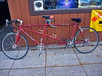 tandem  mit dem Tandem im Park