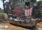 DSC 0139  Fischerboot als Wäscheständer : Kambodscha, Kompong Pluc, Tonle Sap, Reisedokumentation, Reisefoto