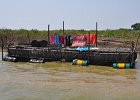 DSC 0202  Fischräuse und Wäschetrockenplatz : Kambodscha, Kompong Pluc, Tonle Sap, Reisedokumentation, Reisefoto